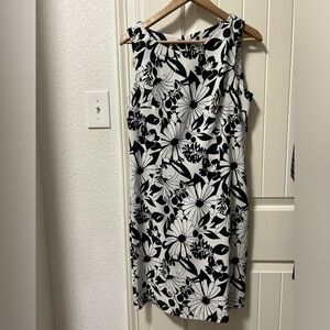 Dress barn black/white classic a line